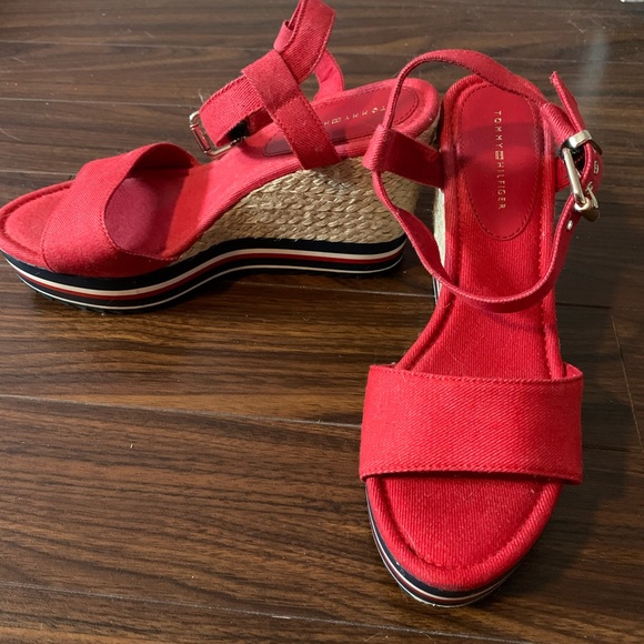 Tommy Hilfiger Adorable Wedges - Picture 3 of 4